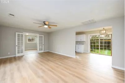 3069 W Sherwood Ave, Roseburg, OR 97471 - Photo 5