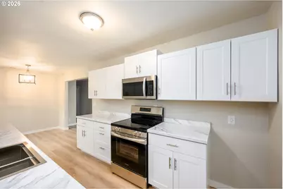 3069 W Sherwood Ave, Roseburg, OR 97471 - Photo 13