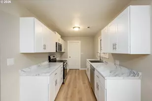 3069 W Sherwood Ave, Roseburg, OR 97471 - Photo 9