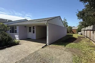 1179 6th St, Florence, OR 97439 - Photo 3