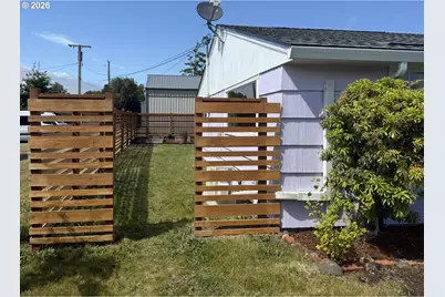 1179 6th St, Florence, OR 97439 - Photo 7