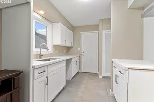 4565 NE 86th Ave, Portland, OR 97220 - Photo 19