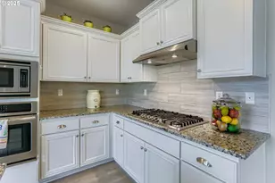 15598 SW Wren Ln, Beaverton, OR 97007 - Photo 9