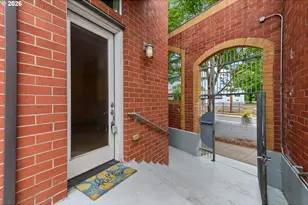 2006 SE Morrison St, Portland, OR 97214 - Photo 3