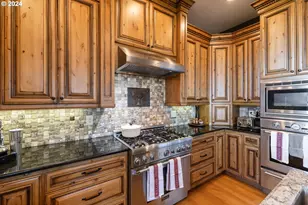 31155 SW Laurelview Rd, Hillsboro, OR 97123 - Photo 17