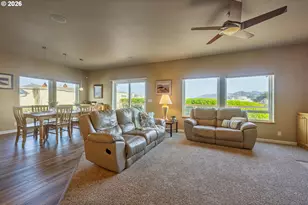 1587 NW 39th St, Lincoln City, OR 97367 - Photo 9