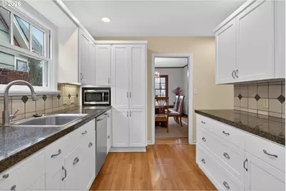 728 NE Royal Ct, Portland, OR 97232 - Photo 11