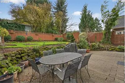 728 NE Royal Ct, Portland, OR 97232 - Photo 37