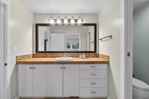 728 NE Royal Ct, Portland, OR 97232 - Photo 29