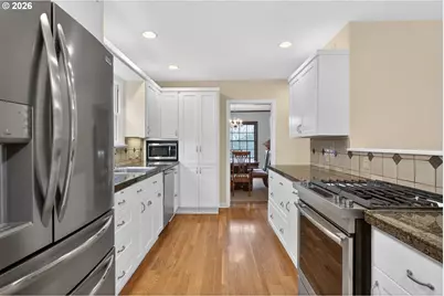 728 NE Royal Ct, Portland, OR 97232 - Photo 9