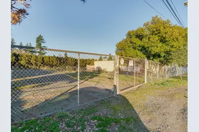 12105 NE Prescott St, Portland, OR 97220 - Photo 11