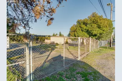 12105 NE Prescott St, Portland, OR 97220 - Photo 15