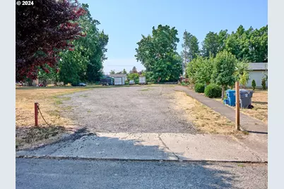 1480 NE Laurel Ave, Woodburn, OR 97071 - Photo 5