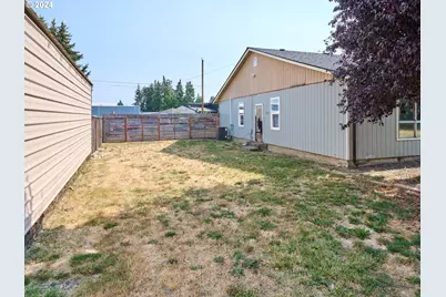 1480 NE Laurel Ave, Woodburn, OR 97071 - Photo 13