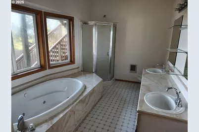 220 Flake St, Port Orford, OR 97465 - Photo 37