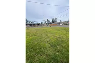 1485 Lakeshore Dr, Coos Bay, OR 97420 - Photo 3