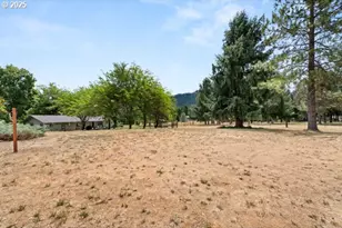 8108 Azalea-Glen Rd, Glendale, OR 97442 - Photo 35