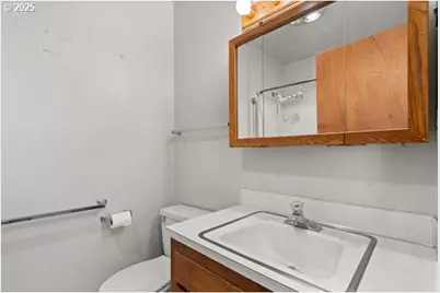 8108 Azalea Glen Rd, Glendale, OR 97442 - Photo 17