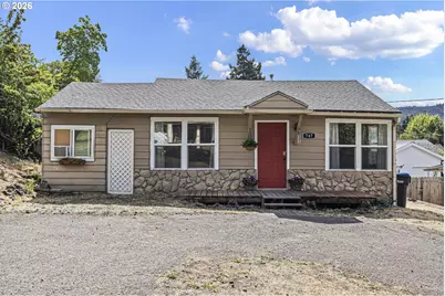 747 NE Jackson St, Roseburg, OR 97470 - Photo 1