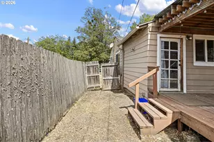 747 NE Jackson St, Roseburg, OR 97470 - Photo 27