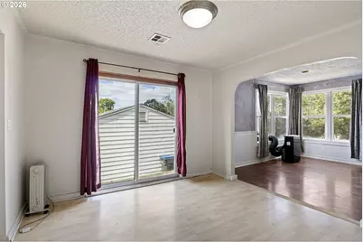747 NE Jackson St, Roseburg, OR 97470 - Photo 9