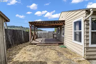 747 NE Jackson St, Roseburg, OR 97470 - Photo 23