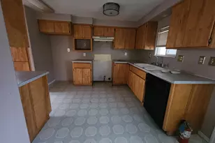 1337 NE Freemont Ave, Roseburg, OR 97470 - Photo 9