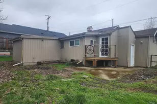 1337 NE Freemont Ave, Roseburg, OR 97470 - Photo 5