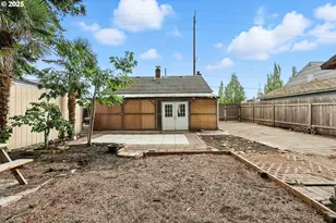 1611 NE 102nd Ave, Portland, OR 97220 - Photo 23