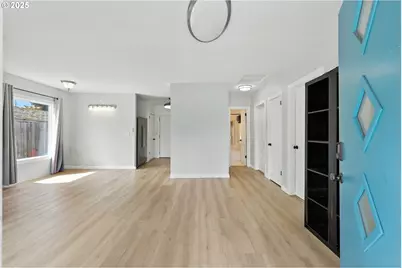 1611 NE 102nd Ave, Portland, OR 97220 - Photo 7