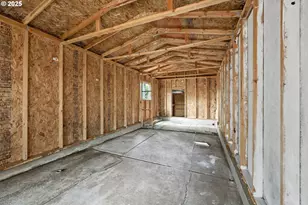 1611 NE 102nd Ave, Portland, OR 97220 - Photo 29