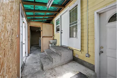 1611 NE 102nd Ave, Portland, OR 97220 - Photo 21