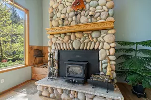 18055 Elk Meadows Ln, Tillamook, OR 97141 - Photo 9