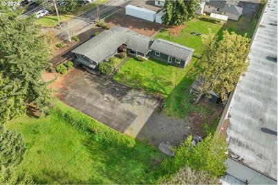 12220 SW Grant Ave, Portland, OR 97223 - MLS 24578152 - Coldwell 