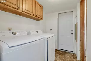 570 N 10th Ave, Cornelius, OR 97113 - Photo 27