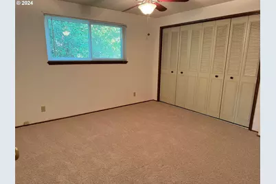 870 N Laurelhurst Dr, Eugene, OR 97402 - Photo 19