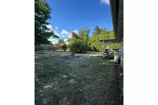 870 N Laurelhurst Dr, Eugene, OR 97402 - Photo 29