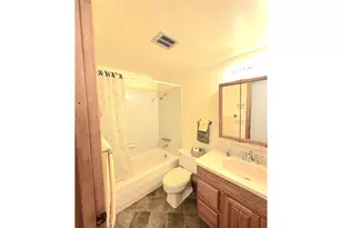 870 N Laurelhurst Dr, Eugene, OR 97402 - Photo 15