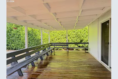 870 N Laurelhurst Dr, Eugene, OR 97402 - Photo 5