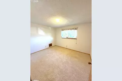 870 N Laurelhurst Dr, Eugene, OR 97402 - Photo 25