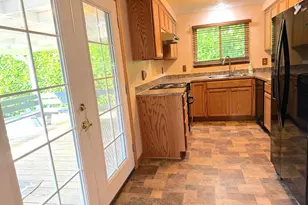 870 N Laurelhurst Dr, Eugene, OR 97402 - Photo 13