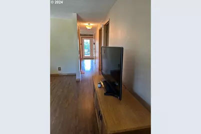 870 N Laurelhurst Dr, Eugene, OR 97402 - Photo 21