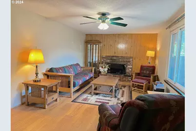 870 N Laurelhurst Dr, Eugene, OR 97402 - Photo 9