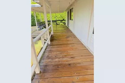 870 N Laurelhurst Dr, Eugene, OR 97402 - Photo 5