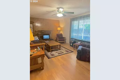 870 N Laurelhurst Dr, Eugene, OR 97402 - Photo 11