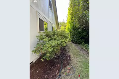 870 N Laurelhurst Dr, Eugene, OR 97402 - Photo 27
