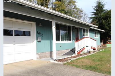 3070 Madrona St, North Bend, OR 97459 - Photo 1