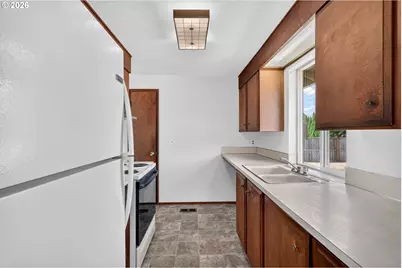 22517 SE Morrison St, Gresham, OR 97030 - Photo 11