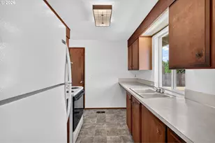 22517 SE Morrison St, Gresham, OR 97030 - Photo 11