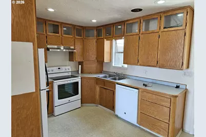 805 Pacific Ave, Coos Bay, OR 97420 - Photo 7